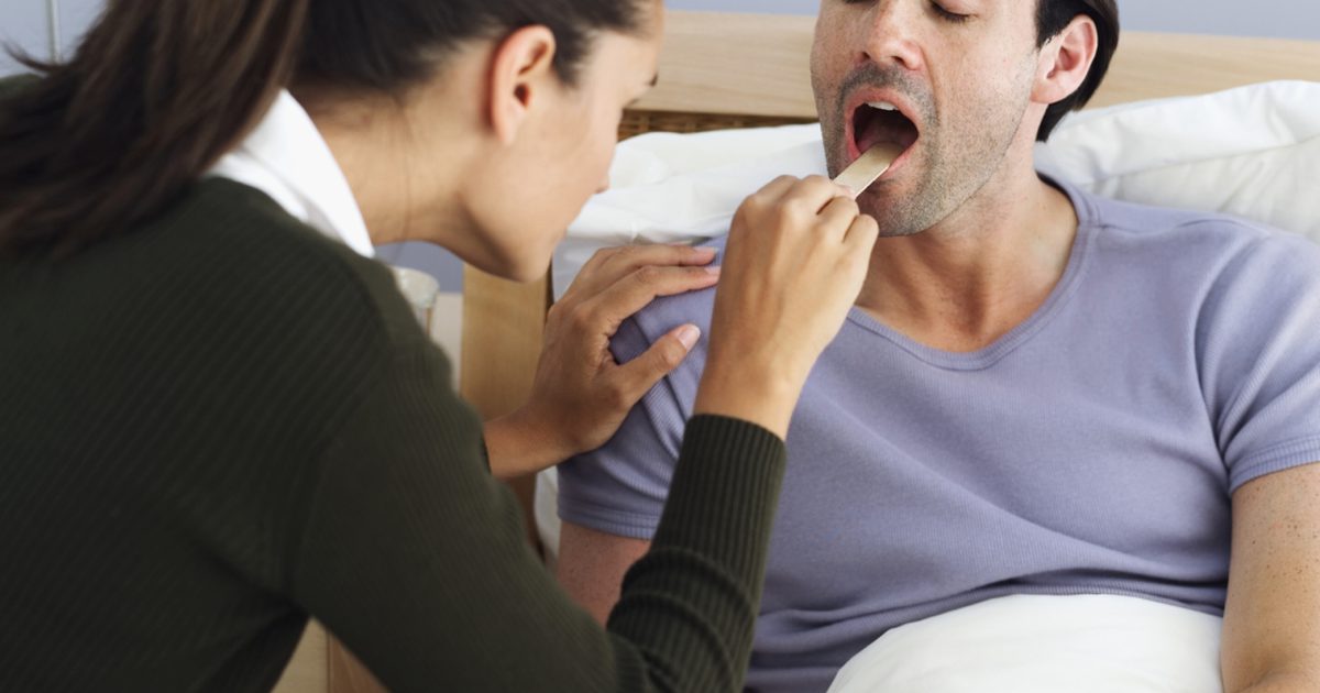3 načine za diagnosticiranje prsnega koša in bolečine v grlu