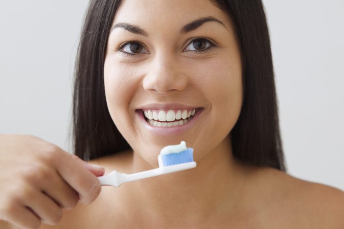 Backpulver und Peroxid für einen Zahnaufheller