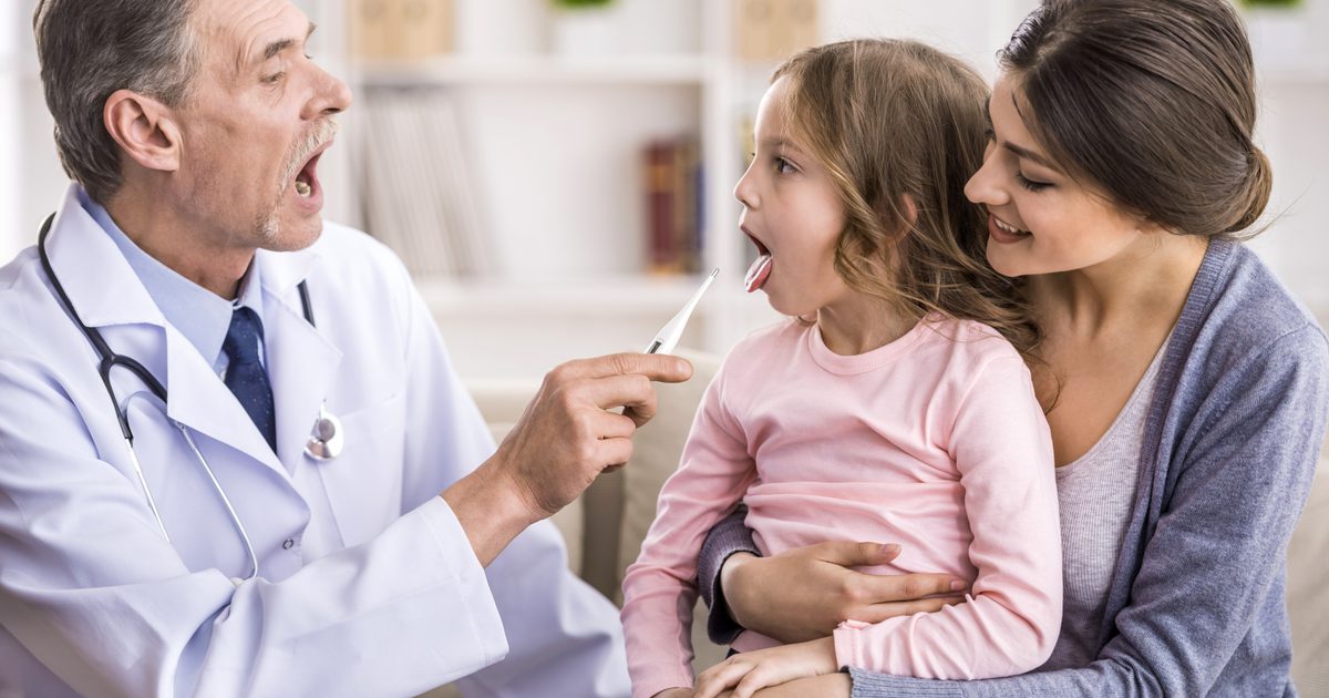 Kunnen volwassenen keelpijn krijgen van kinderen?