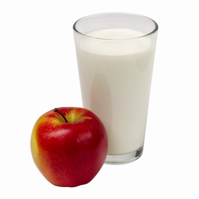 Ali lahko odstranite plin in napenjanje z jabolkami in mlekom?