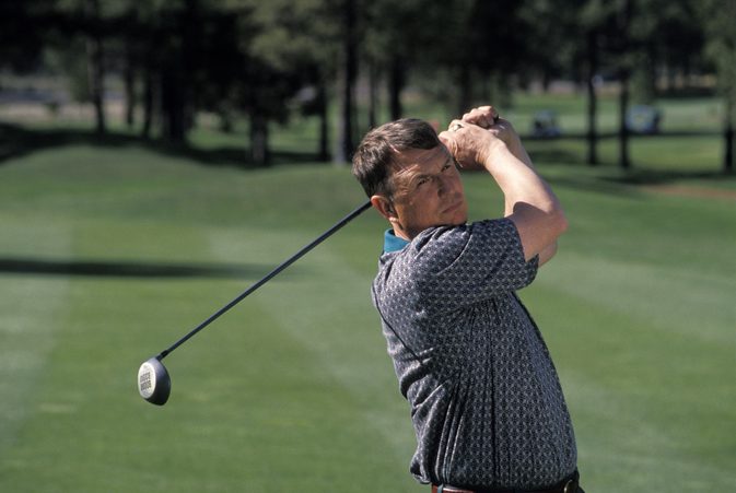 Kan du spela golf med en rivad rotator manchett?