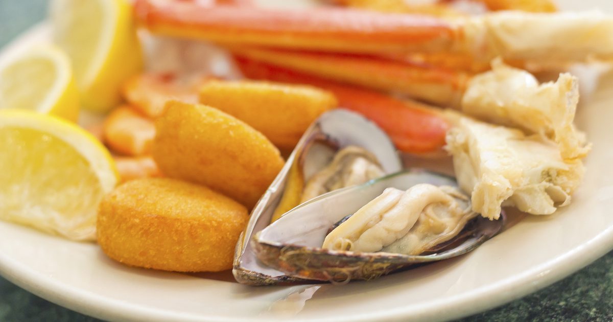 هل تسبب الأطعمة البحرية الحساسية لتشنجات المعدة؟