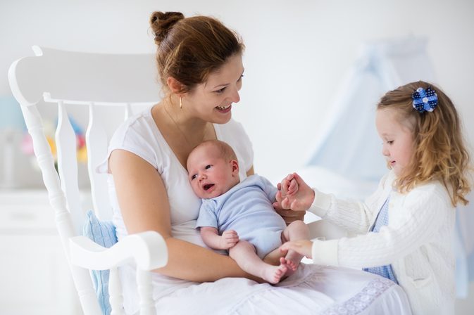 स्तनपान फेड बेबी में कैफीन गैस का कारण बनता है?