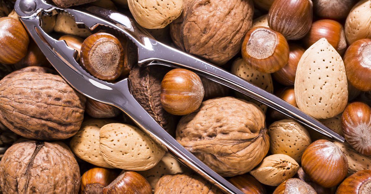 Hjälper det att äta valnötter och mandel med hudvård?