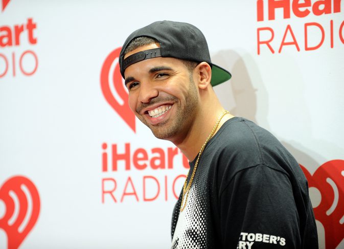 Drake enthüllt das Geheimnis seiner hellen weißen Zähne