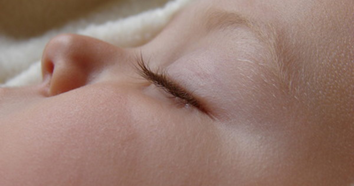 एक शिशु के बुखार को कम करने के लिए घरेलू उपचार