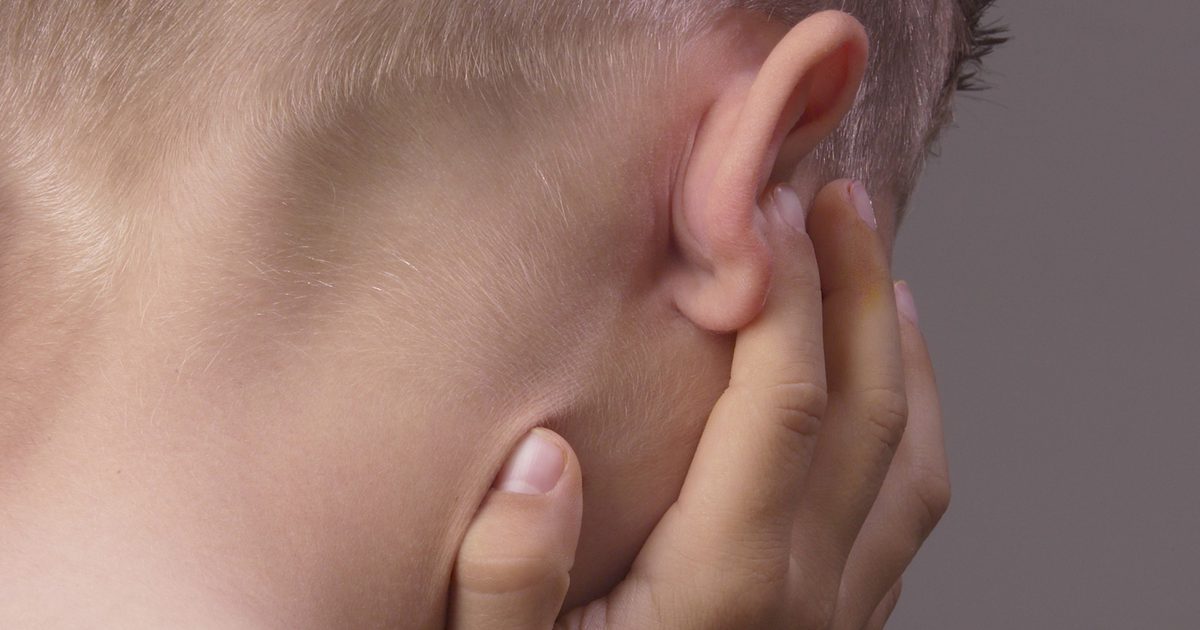 Hur lindrar jag barnets öronvärk?