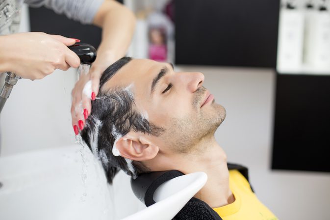كيفية علاج قشرة الرأس لمنع تساقط الشعر
