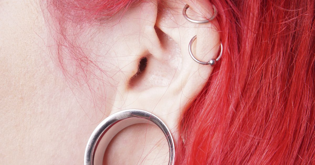 Hoe geïnfecteerde uitgerekte oren te genezen