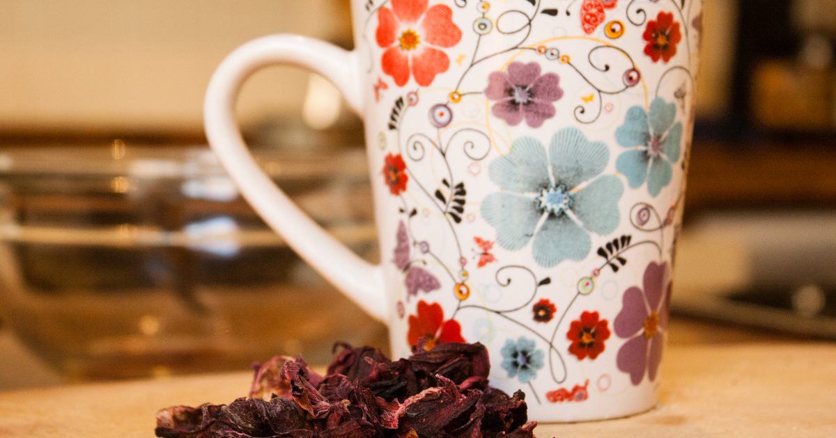 Как да направите чай от хибискус цветя