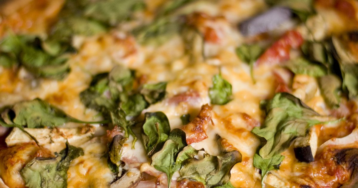 Как да направите тънък допълнително Crispy Пица Crust