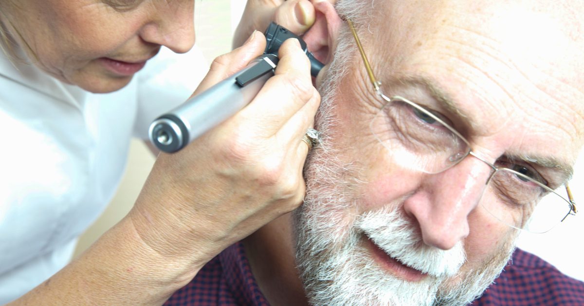 كيفية علاج عدوى الأذن مع علاج الملح الرئيسية