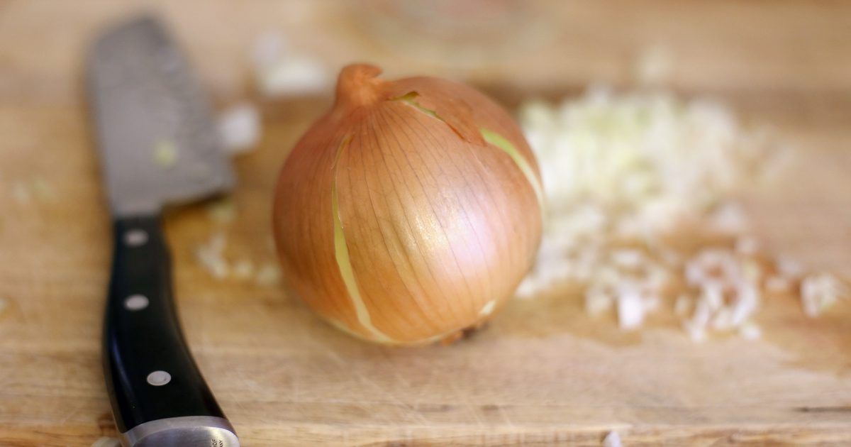 Jak używać cebuli jako środka domowego na kaszel
