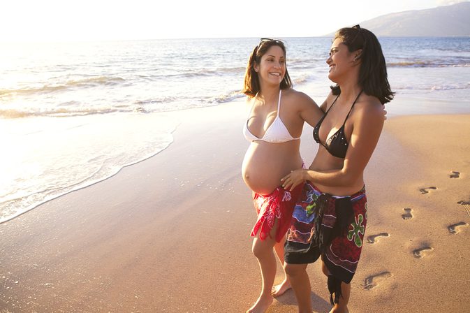 Är det säkert att lägga ut i solen medan gravid?