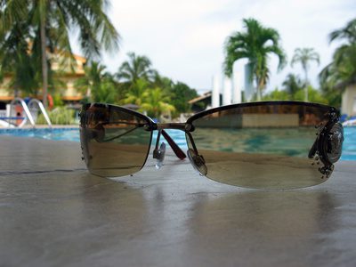 फोटोक्रोमिक बनाम ध्रुवीकृत धूप का चश्मा