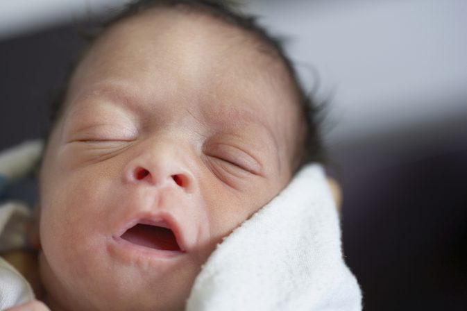 Symptomer på babyer født til fedre med avhengighet