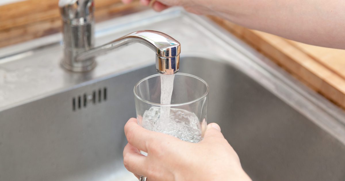 Hvad er fordelene ved vand på leveren afgiftning?