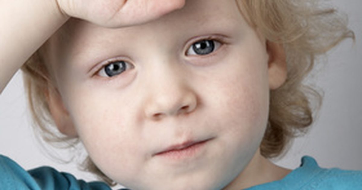 Vad är orsakerna till hjärnatrofi hos barn?