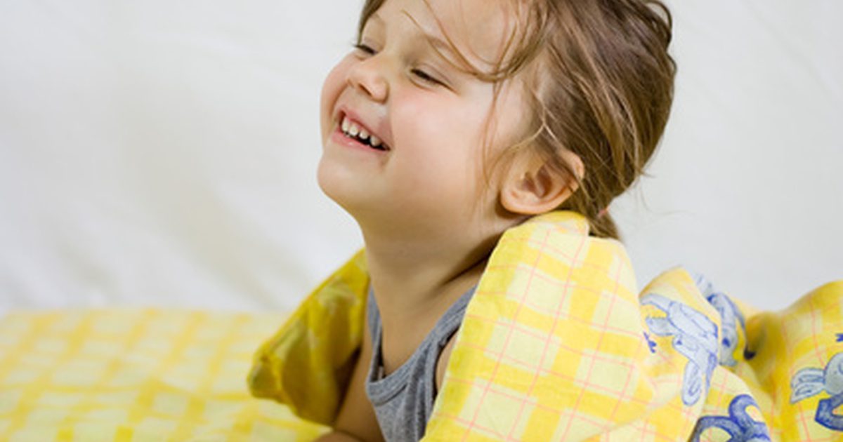 Kakšne so nevarnosti, ki jih je treba iskati, ko otroci padajo iz postelje?