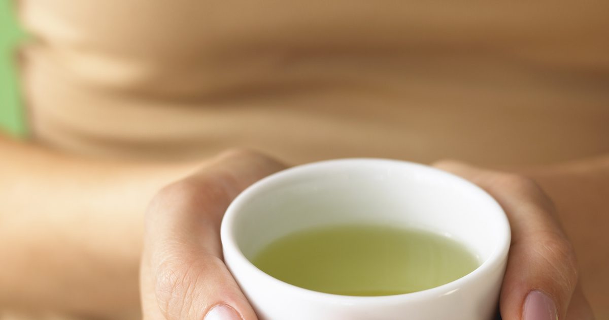 ما هي الفوائد الصحية للشاي الأخضر والنعناع؟