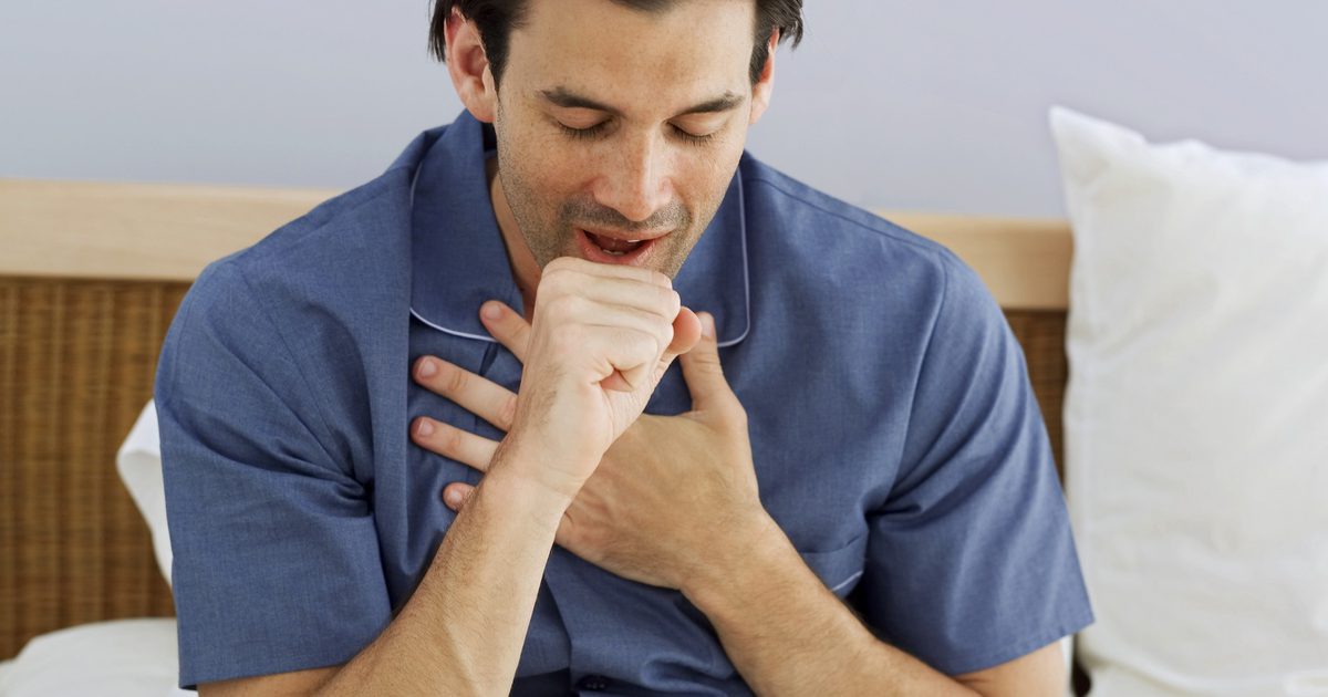 Jaké jsou hlavní příznaky chůze pneumonie?