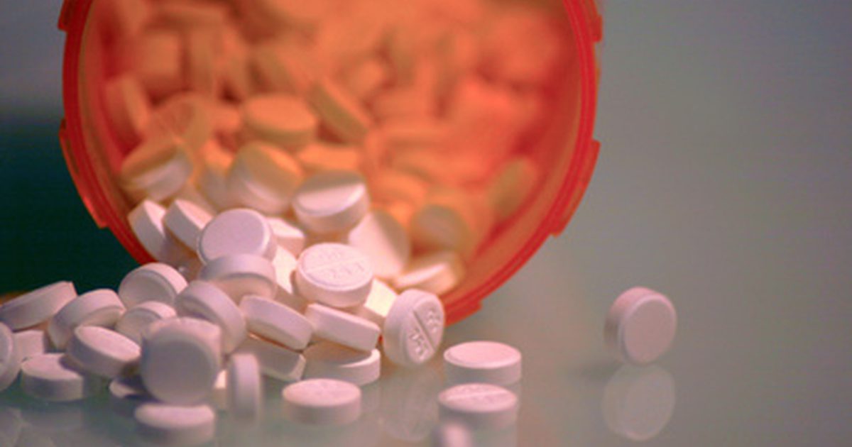 Wat zijn de bijwerkingen van een overdosis schildkliermedicatie?