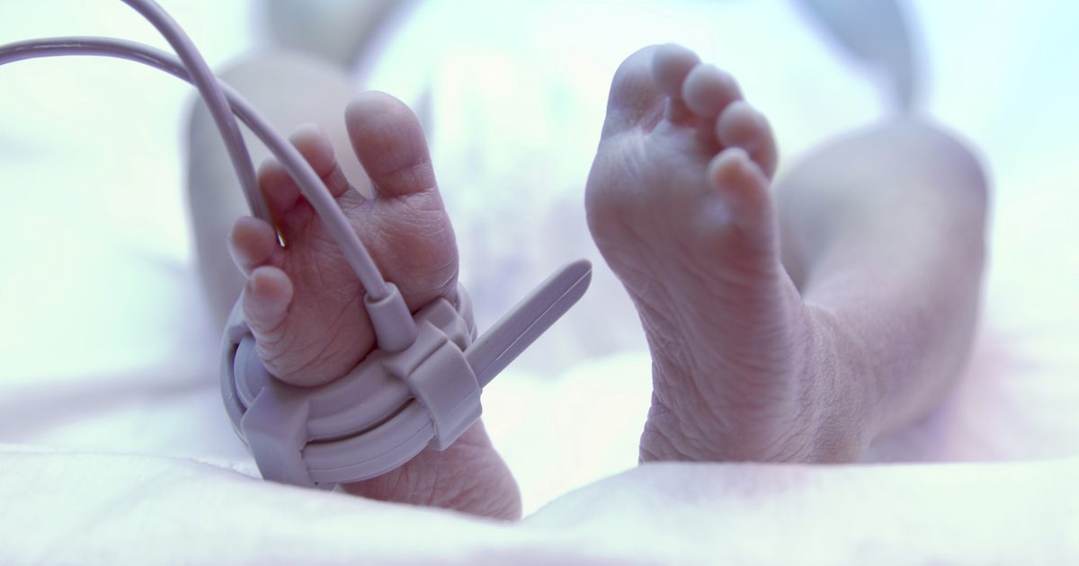 कोकीन को क्रैक करने के लिए पैदा हुए शिशुओं के लिए उपचार क्या हैं?