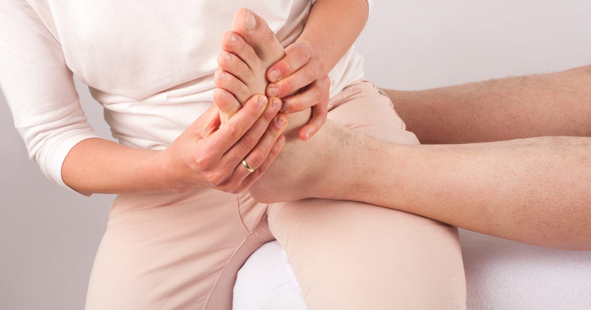 Vad är behandlingarna för fotens tendinit?