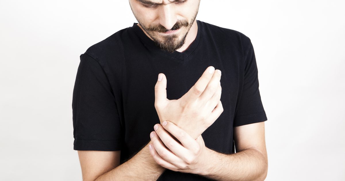 Что вызывает артрит в пальцах?