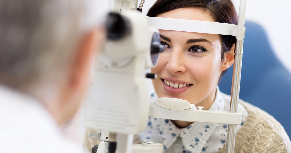 Какво причинява разрушаване на очните капиляри?