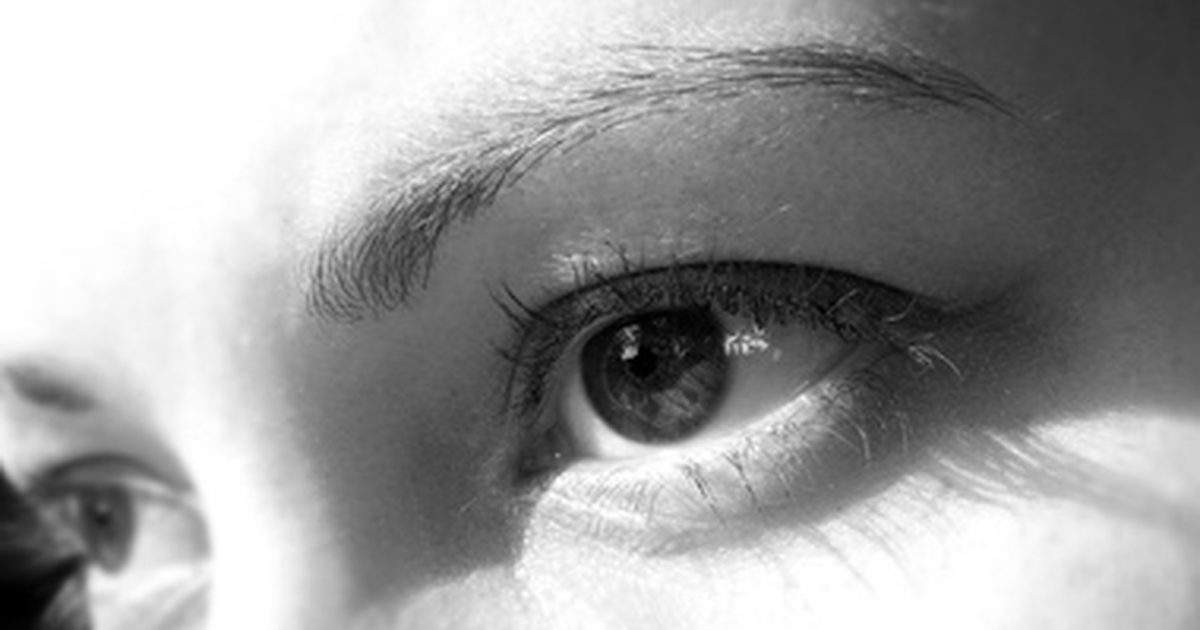 Co způsobuje oční pohyby ve vidění?