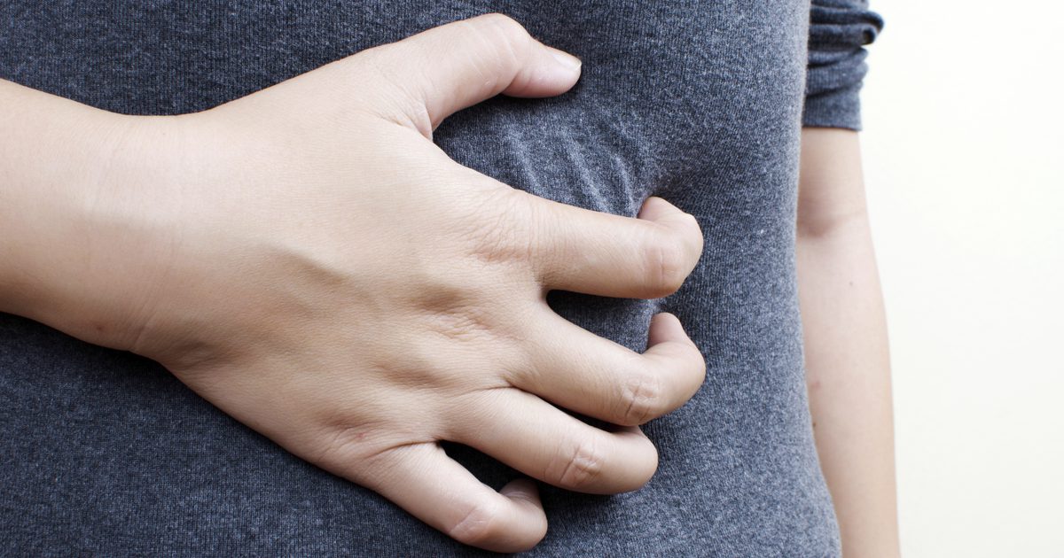 Kaj povzroča levo spodnjo abdominalno bolečino s palpacijo?