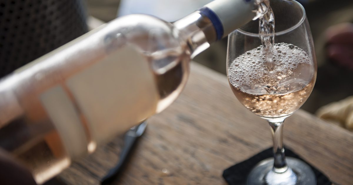 Wat is het effect van een glas wijn na inname van Metformine?