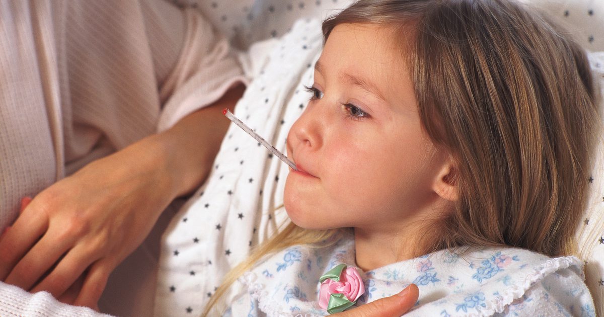 Когда дети должны пойти в больницу для лихорадки?