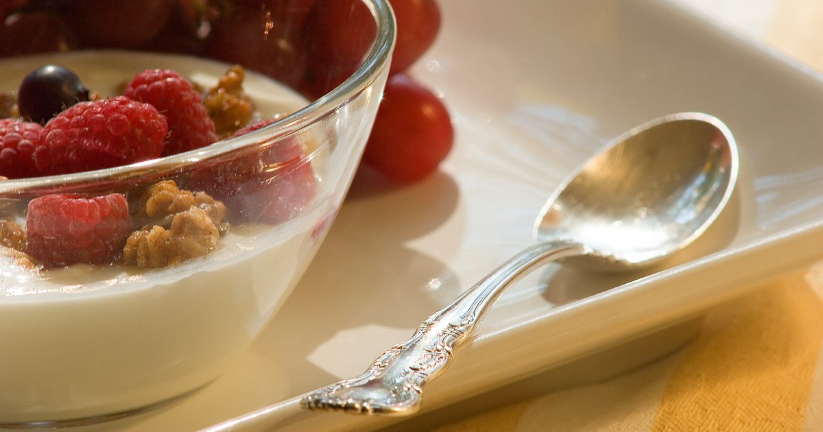 Welke soorten yoghurt zijn goed voor maagaandoeningen?