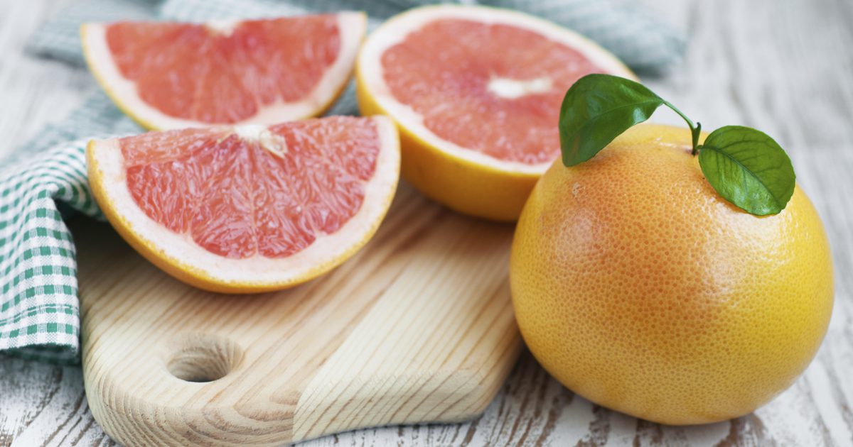 Fordeler med å bruke en grapefruktskall på huden
