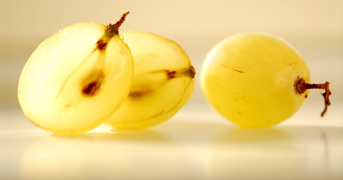 هل يستفيد زيت بذور العنب من الجلد؟