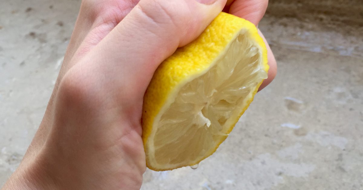 Môžete používať citrónovú šťavu, aby ste zastavili zožervenanie?