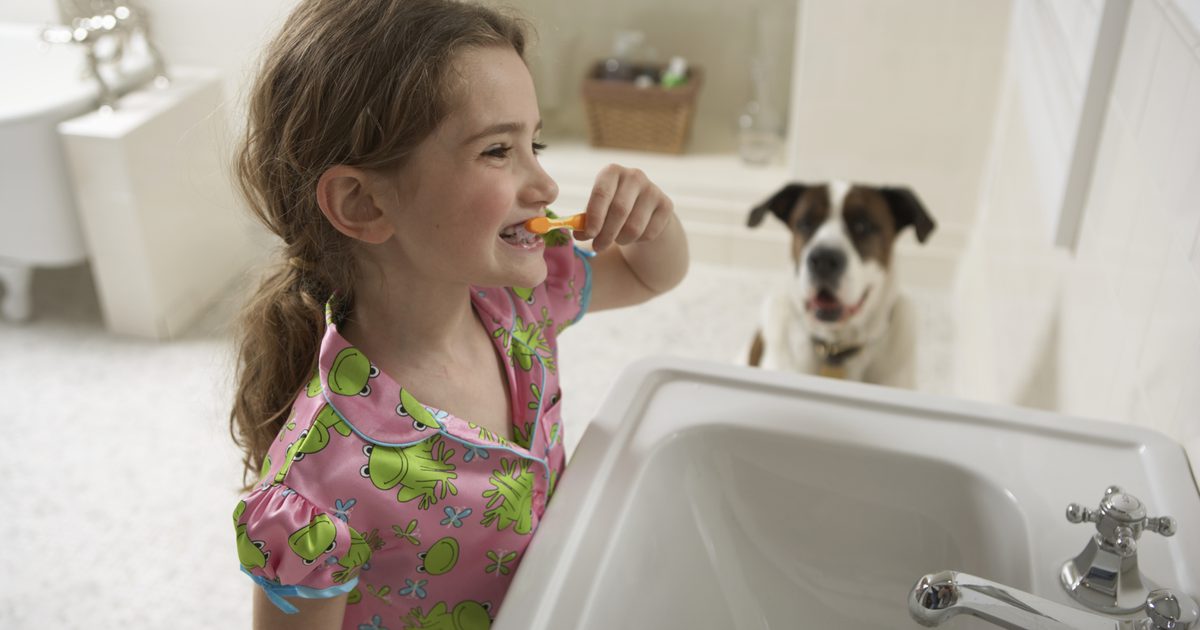 Можете ли вы отбеливать детские зубы с отбеливающими полосками?