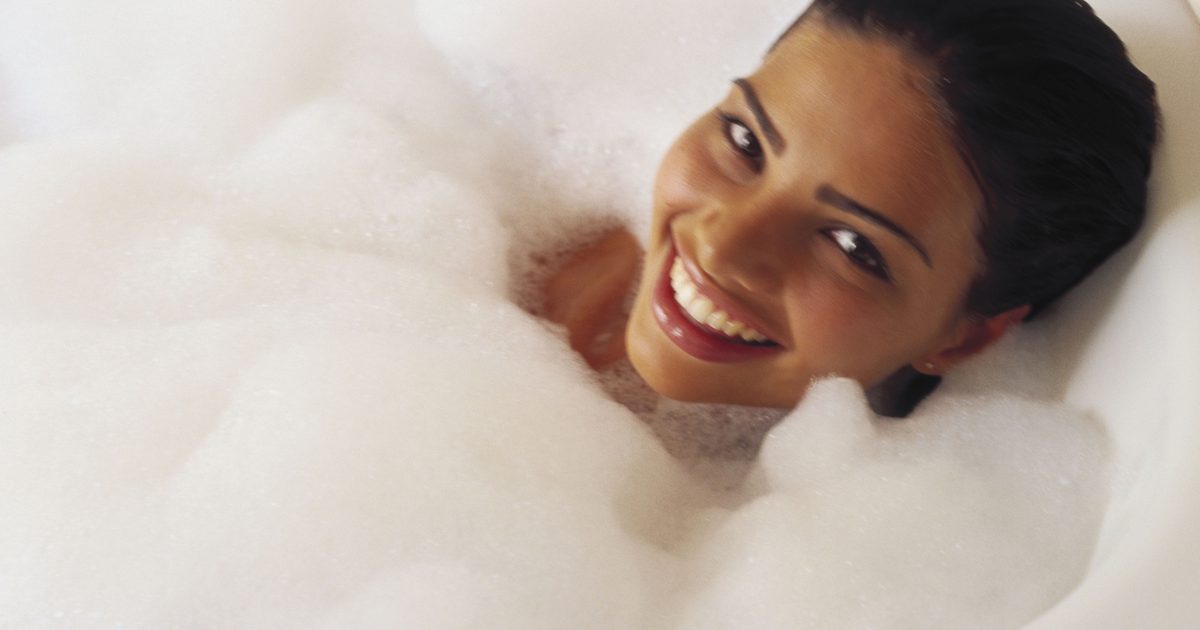 Vanlige husholdningsartikler som skal brukes i et bad for hudpleie
