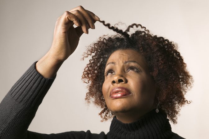 Повредена грижа за косата за черна жена