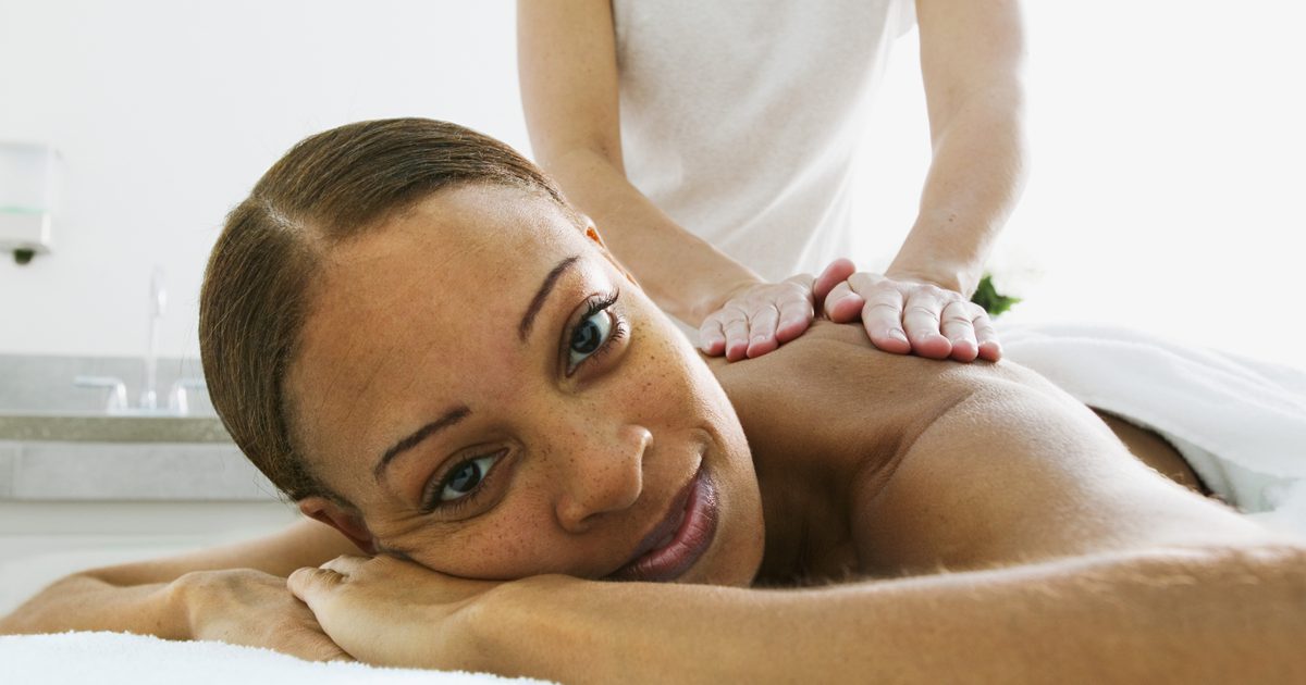 Rozdiel medzi švédskou masážou a hlbokou tkanivovou masážou