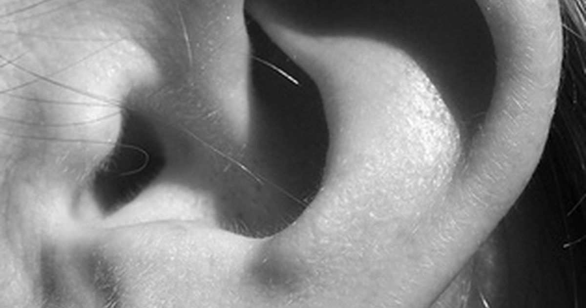 Hälsorisker associerade med brusk ear piercings
