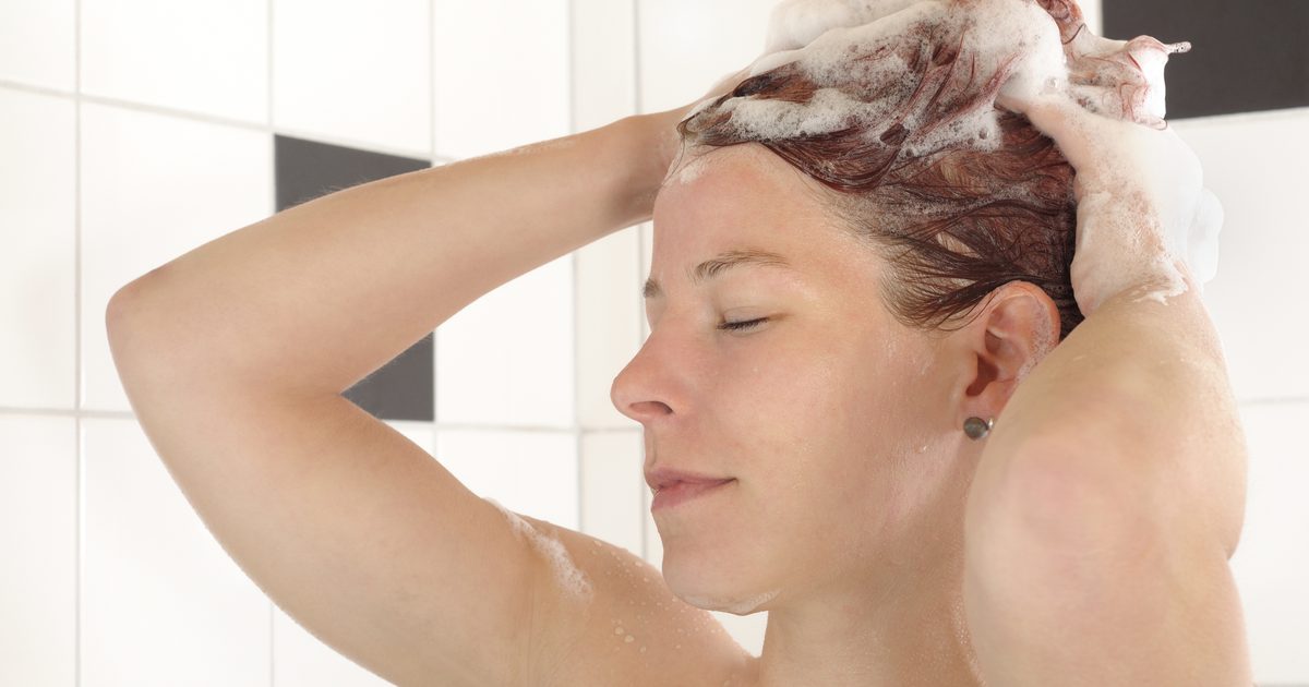 Strona główna Wskazówki, jak zmniejszyć opadanie włosów i łupież