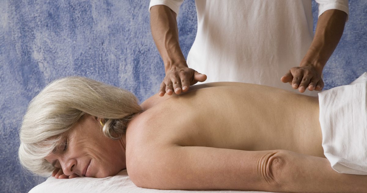 Насколько эффективна массажная терапия для лечения сколиоза?