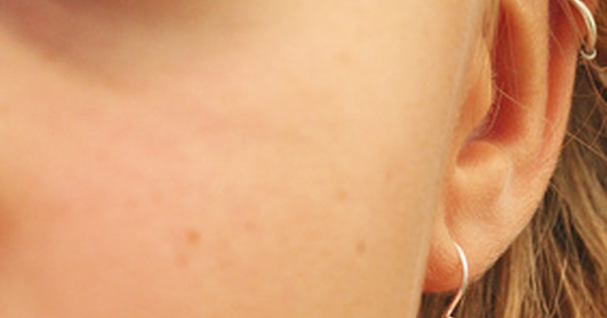 Hvor lang holder du dine øreringe i efter at have ørerne gennemboret?