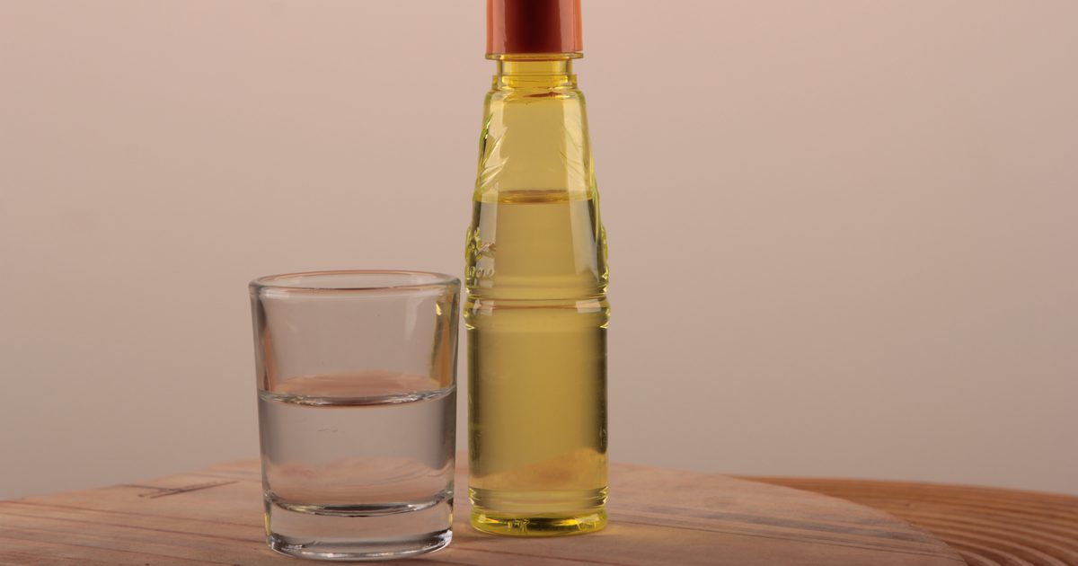 Как да нанесете рициново масло за коса
