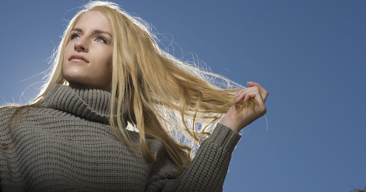 सूखी, क्षतिग्रस्त और पतली अनुमति वाले बाल का सबसे अच्छा इलाज कैसे करें