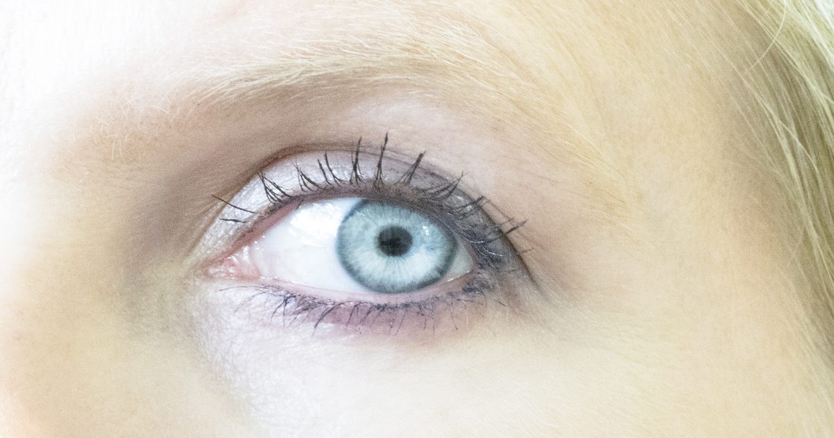 Как да се грижим за кожата под очите си Естествено