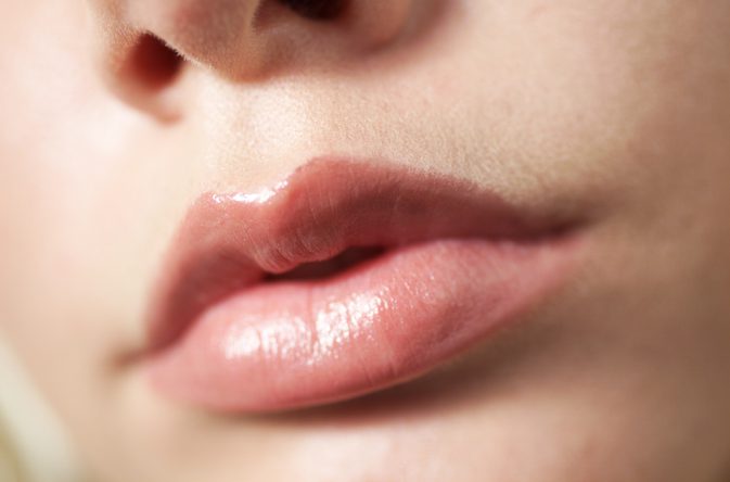 Jak pozbyć się suchej skóry na ustach